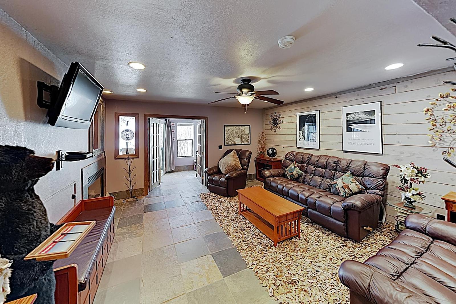 New Listing! Ski-In/Ski-Out Condo w/ Hot Tub condo Main image 2